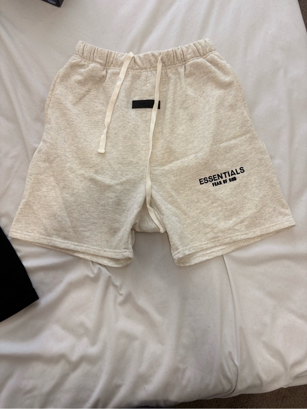 Essentials light oatmeal Shorts 1:1